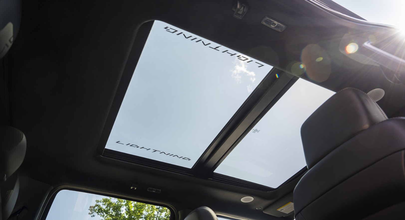 2027 Ford F-150 Lightning Platinum Black Features